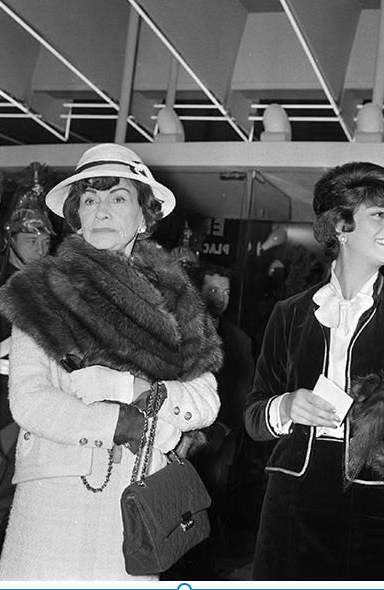 De Mary Poppins al minimalismo técnico: El bolso como espejo de la mujer actual