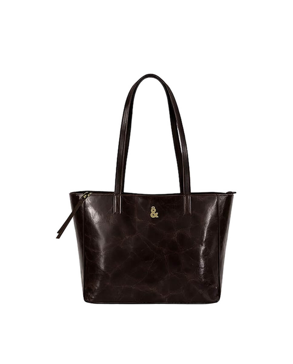Bolso de hombro marrón con apliques dorados
