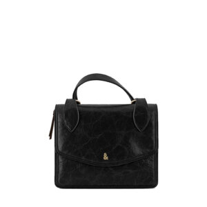 Bolso bandolera negro con apliques dorados, cierre con solapa